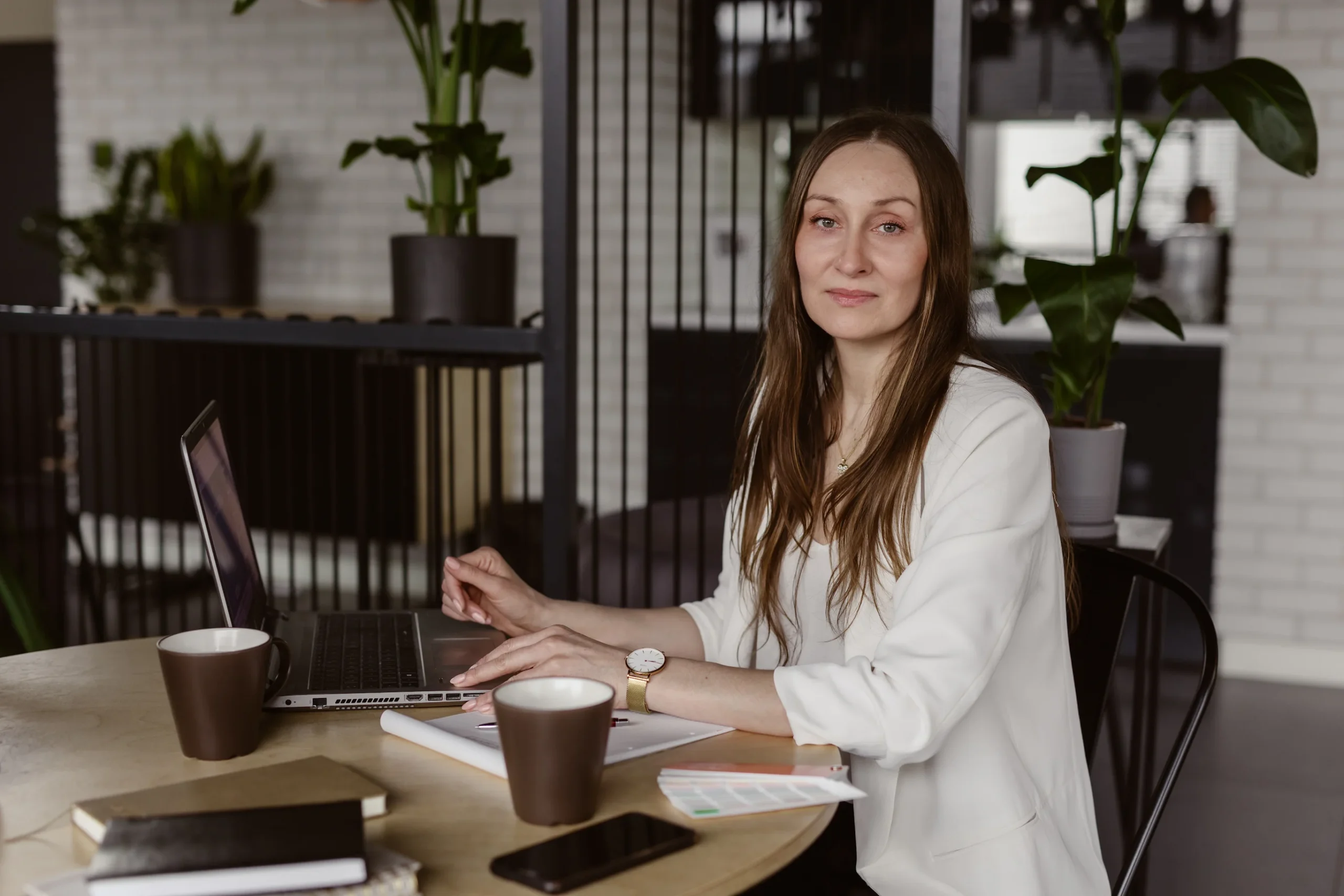 Małgorzata Grzegorczyk-Augustyniak podczas pracy nad projektem